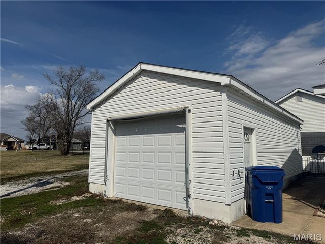 221 Cannon Street, Moscow Mills, MO 63362