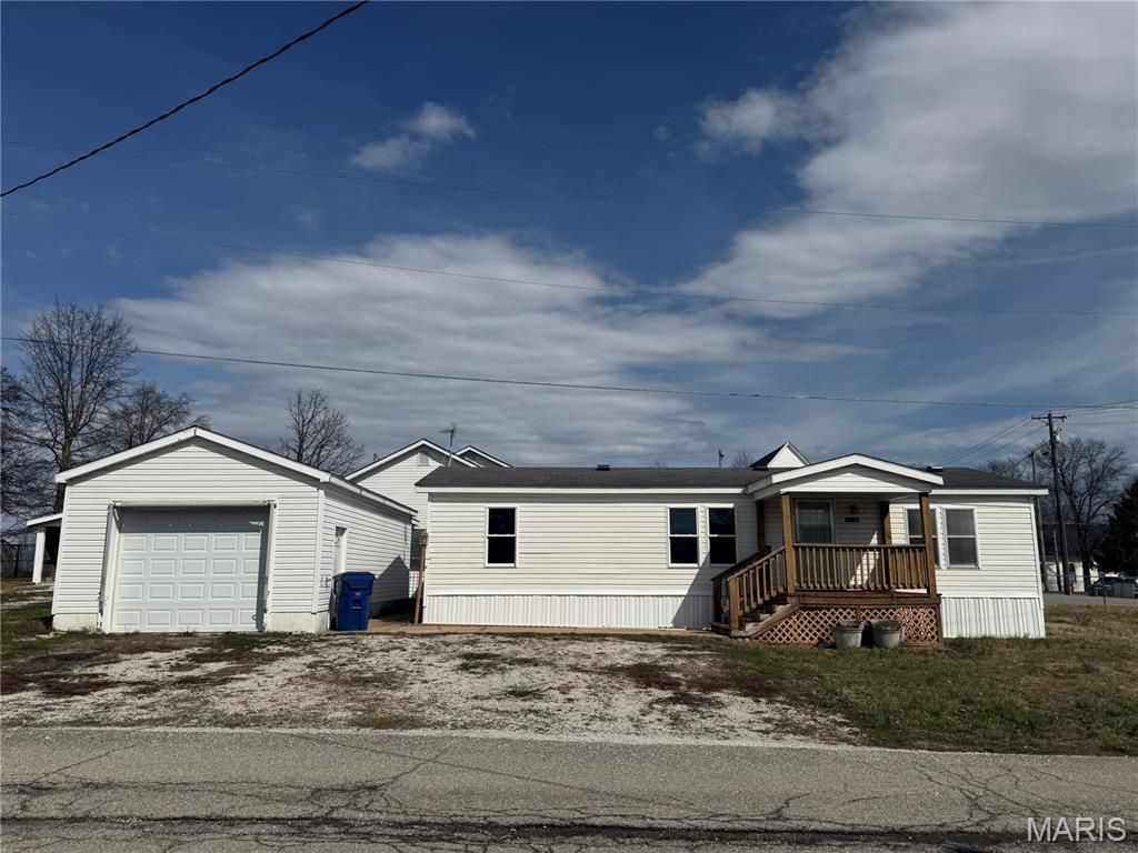 221 Cannon Street, Moscow Mills, MO 63362