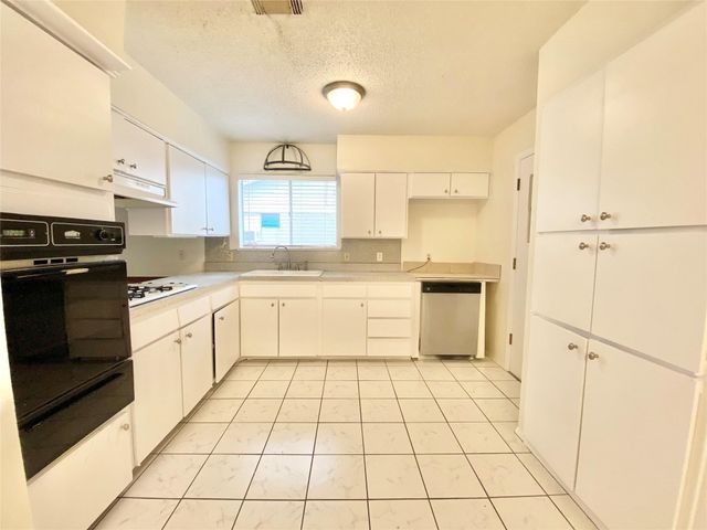 2908 Lisa Lane, Arlington, TX 76013