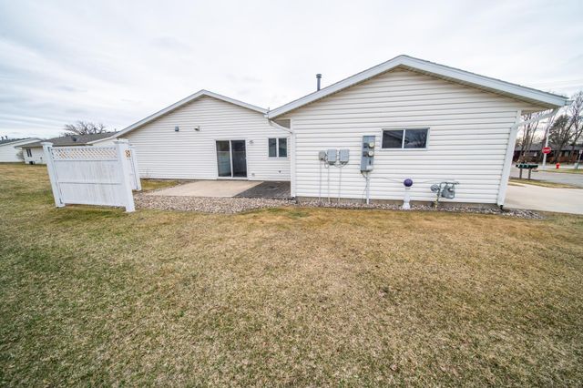 2104 McQuillan Ct SE, Rochester, MN 55904