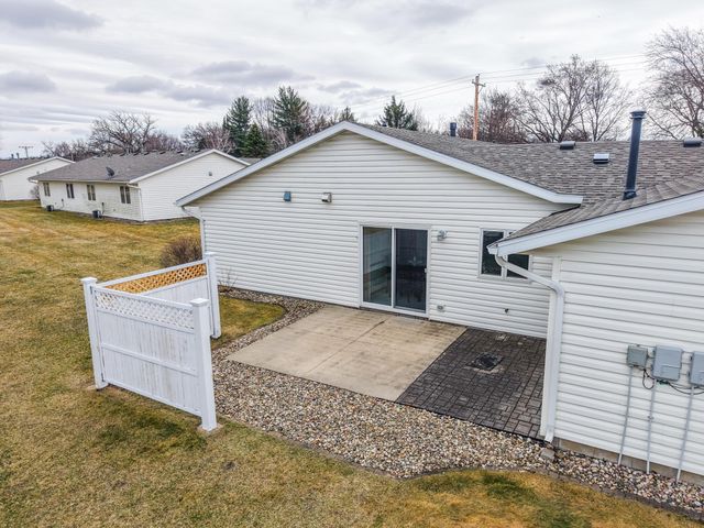 2104 McQuillan Ct SE, Rochester, MN 55904