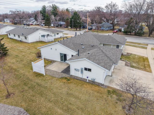 2104 McQuillan Ct SE, Rochester, MN 55904