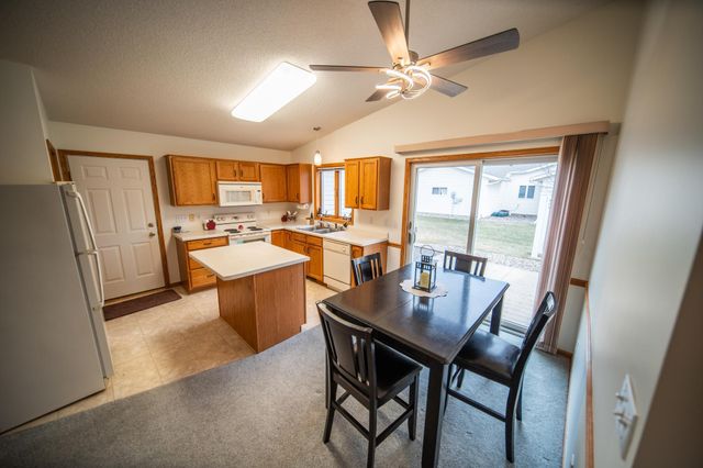 2104 McQuillan Ct SE, Rochester, MN 55904