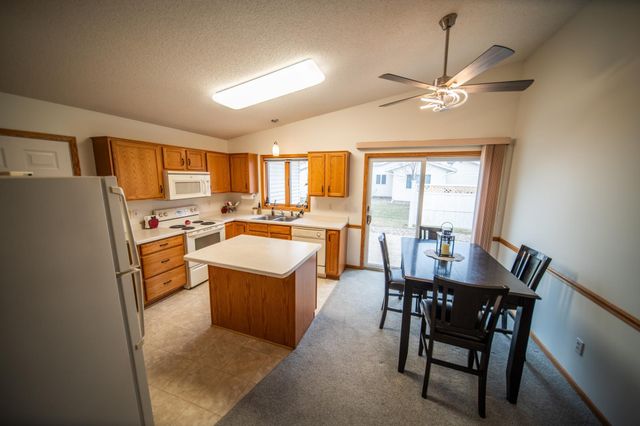 2104 McQuillan Ct SE, Rochester, MN 55904