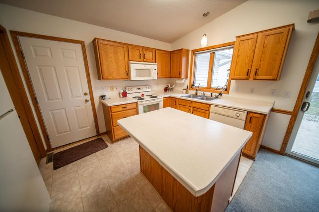 2104 McQuillan Ct SE, Rochester, MN 55904