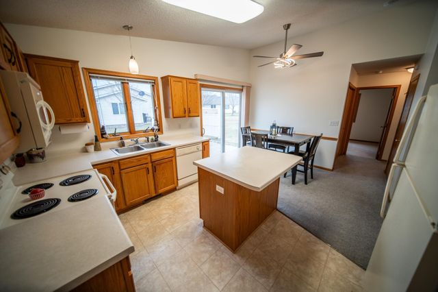 2104 McQuillan Ct SE, Rochester, MN 55904