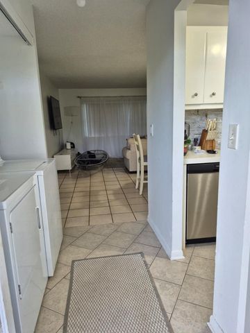 560 SE 2nd Ave H2, Deerfield Beach, FL 33441
