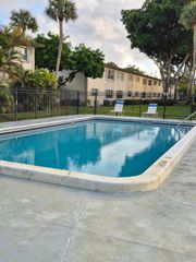 560 SE 2nd Ave, Deerfield Beach, FL 33441