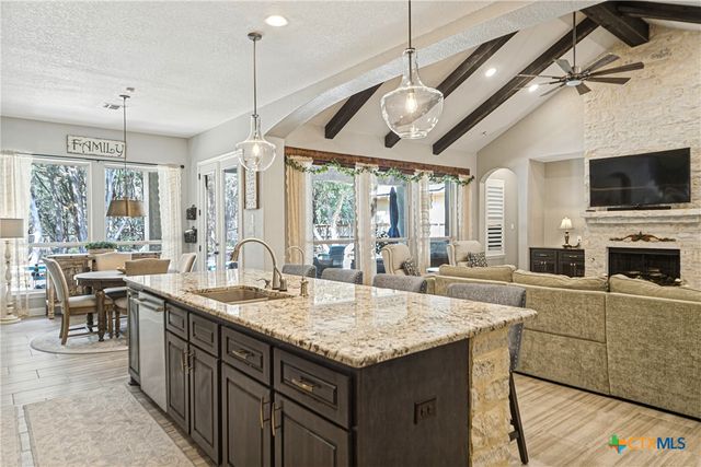 948 Woodland Oaks, New Braunfels, TX 78132