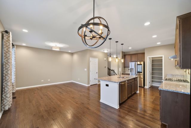 1437 N Charles Avenue, Naperville, IL 60563