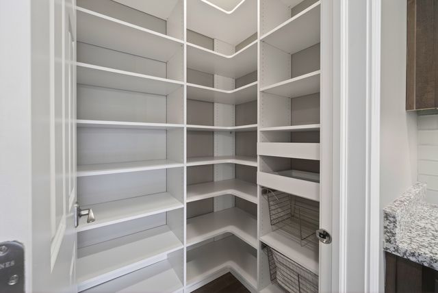 1437 N Charles Avenue, Naperville, IL 60563