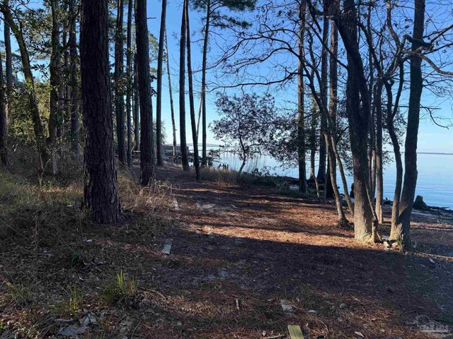 1514 Mariners Cir, Gulf Breeze, FL 32563