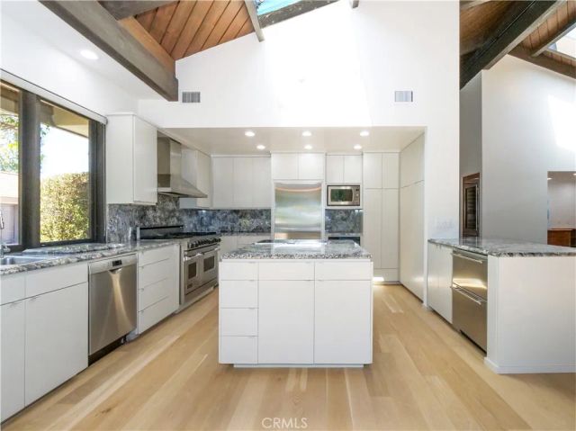 57 Saddleback, Rolling Hills, CA 90274