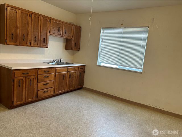 1320 3rd Street, Cosmopolis, WA 98537