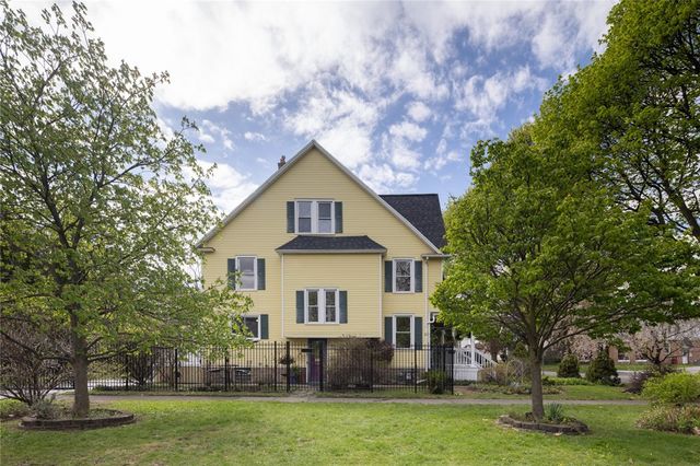 27 Riverside Street, Rochester, NY 14613