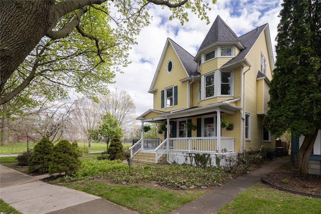 27 Riverside Street, Rochester, NY 14613
