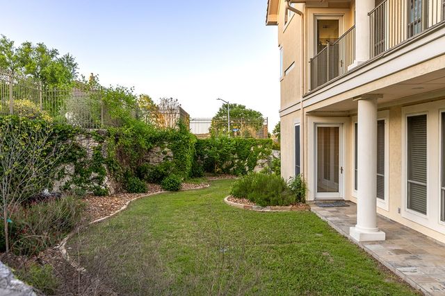 107 Deerwood Dr, Kerrville, TX 78028