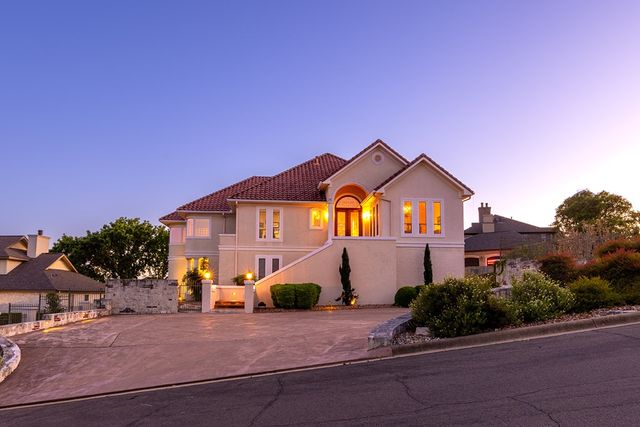 107 Deerwood Dr, Kerrville, TX 78028