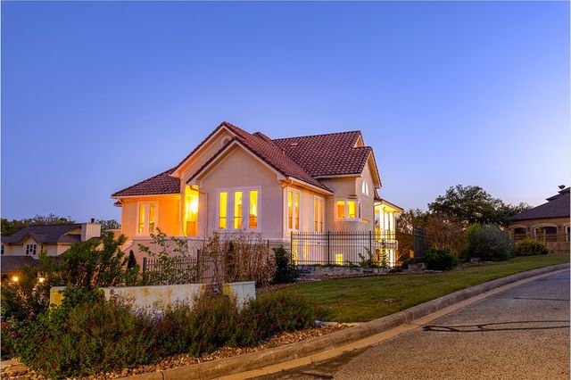 107 Deerwood Dr, Kerrville, TX 78028