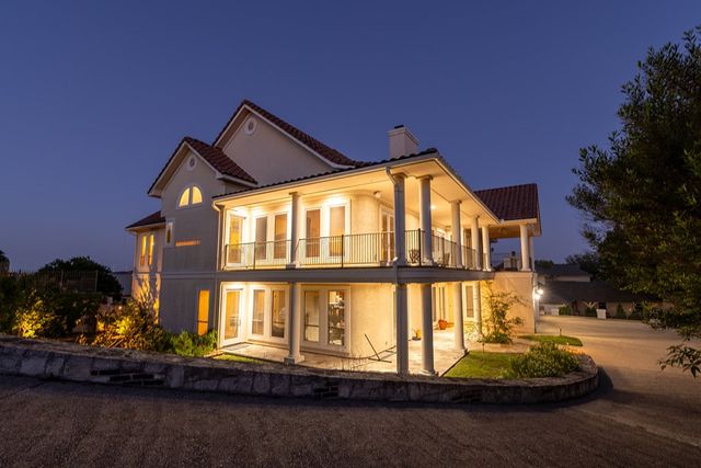 107 Deerwood Dr, Kerrville, TX 78028