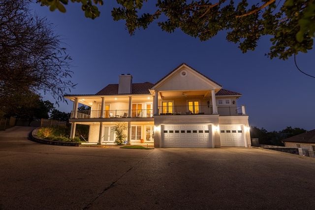 107 Deerwood Dr, Kerrville, TX 78028