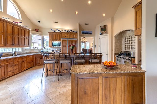 107 Deerwood Dr, Kerrville, TX 78028