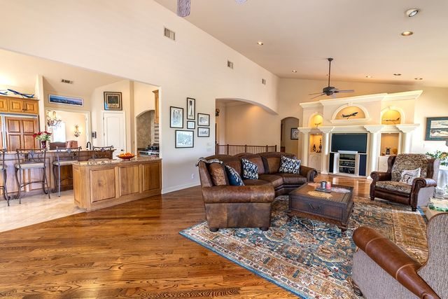 107 Deerwood Dr, Kerrville, TX 78028