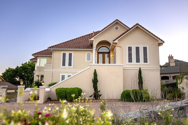 107 Deerwood Dr, Kerrville, TX 78028