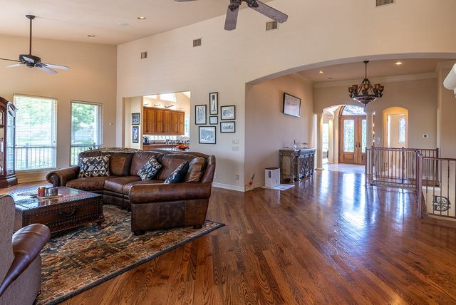 107 Deerwood Dr, Kerrville, TX 78028