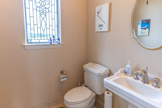 107 Deerwood Dr, Kerrville, TX 78028