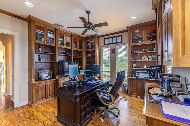 107 Deerwood Dr, Kerrville, TX 78028