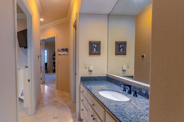 107 Deerwood Dr, Kerrville, TX 78028