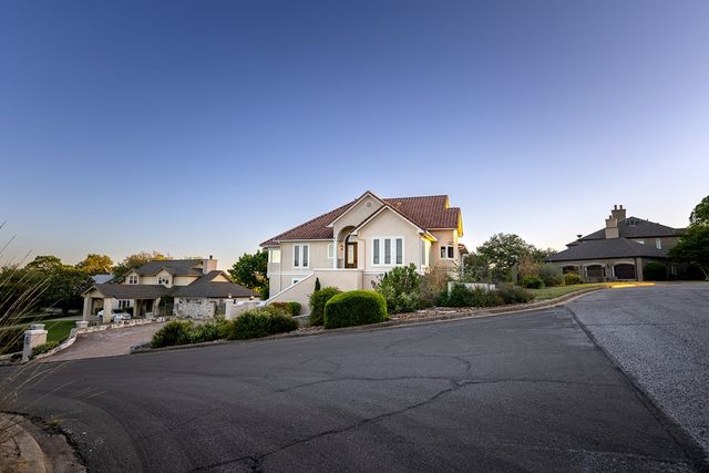 107 Deerwood Dr, Kerrville, TX 78028