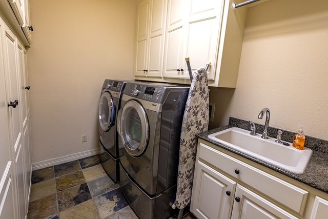 107 Deerwood Dr, Kerrville, TX 78028