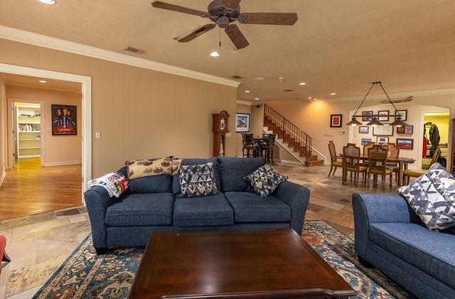 107 Deerwood Dr, Kerrville, TX 78028