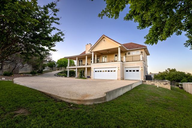 107 Deerwood Dr, Kerrville, TX 78028