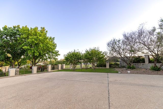 107 Deerwood Dr, Kerrville, TX 78028