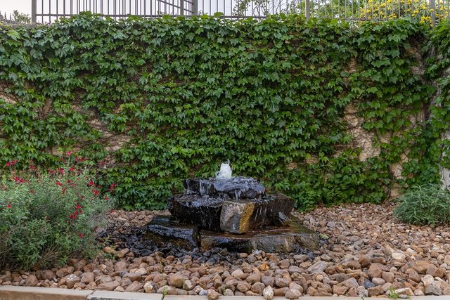 107 Deerwood Dr, Kerrville, TX 78028