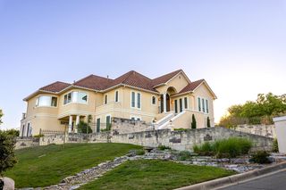 107 Deerwood Dr, Kerrville, TX 78028