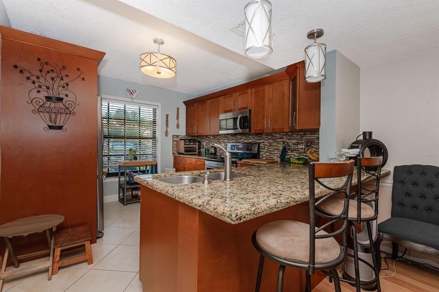 2634 NW 47th Lane 2634, Lauderdale Lakes, FL 33313