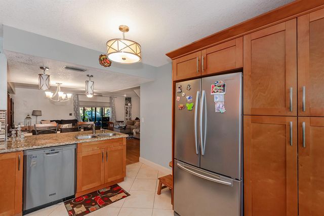 2634 NW 47th Lane 2634, Lauderdale Lakes, FL 33313
