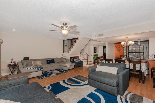 2634 NW 47th Lane 2634, Lauderdale Lakes, FL 33313