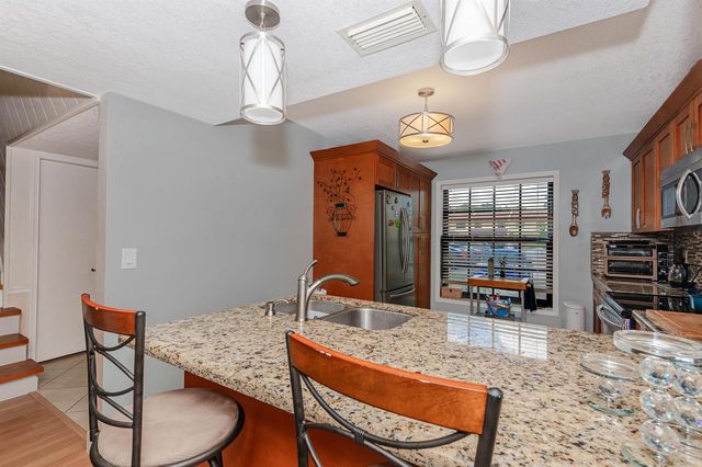 2634 NW 47th Lane 2634, Lauderdale Lakes, FL 33313