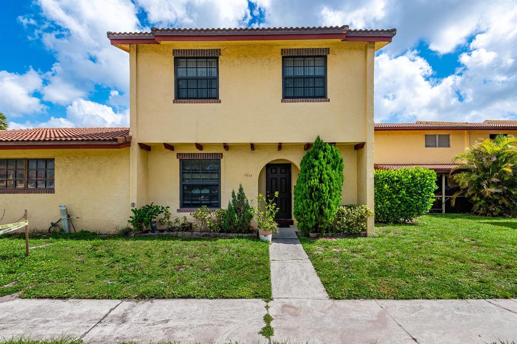 2634 NW 47th Lane 2634, Lauderdale Lakes, FL 33313
