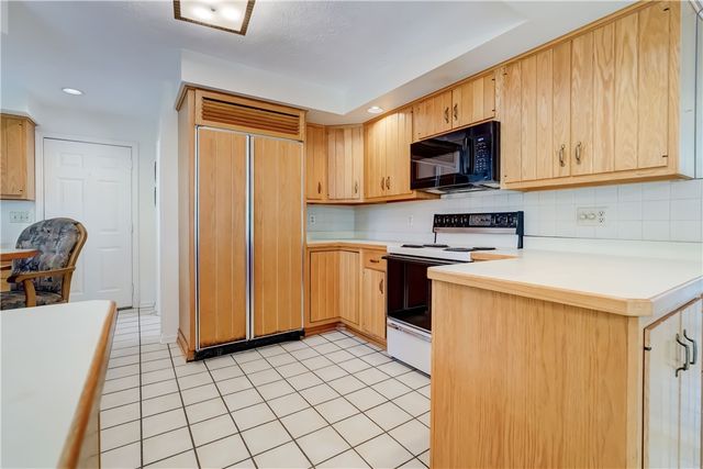 44 Colonial Circle, Perinton, NY 14450