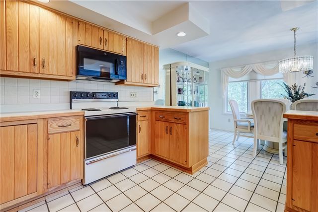 44 Colonial Circle, Perinton, NY 14450