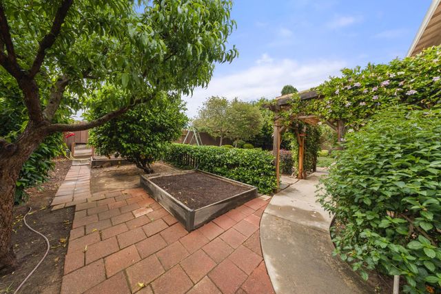 1325 Forest Dr, Turlock, CA 95380