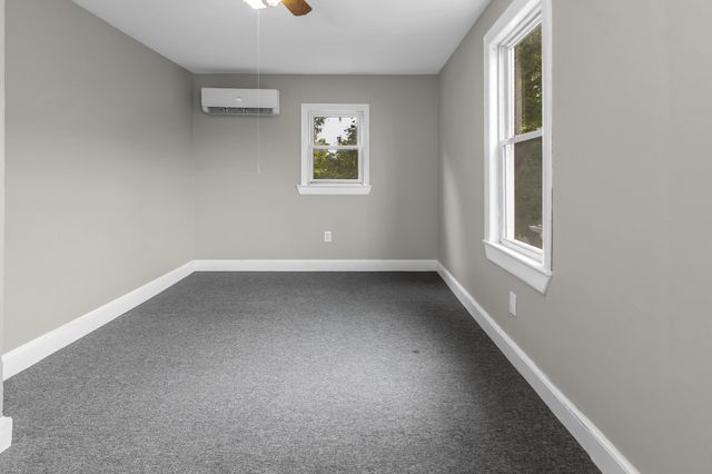 3 Cleveland St, Salem, MA 01970