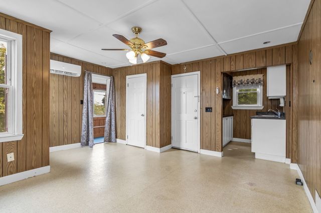 3 Cleveland St, Salem, MA 01970