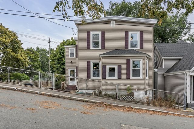 3 Cleveland St, Salem, MA 01970